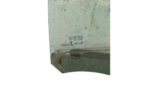 Vitre arriere gauche OPEL CORSA F Photo n°2