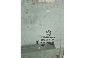 Vitre arriere droit PEUGEOT 207 Photo n°2