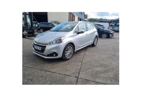 Vitre avant droit PEUGEOT 208 1 Photo n°12