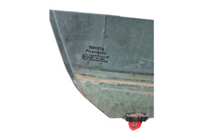 Vitre avant droit TOYOTA YARIS 3 Photo n°2