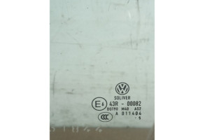 Vitre avant gauche VOLKSWAGEN PASSAT 5 Photo n°1