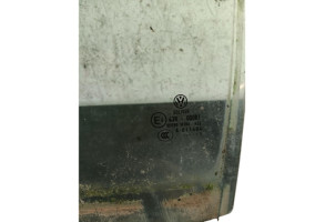 Vitre arriere gauche VOLKSWAGEN PASSAT 5 Photo n°1