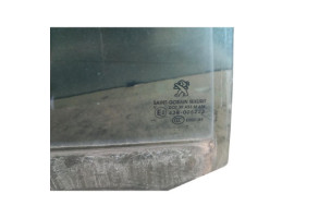 Vitre arriere droit PEUGEOT 308 2 Photo n°1