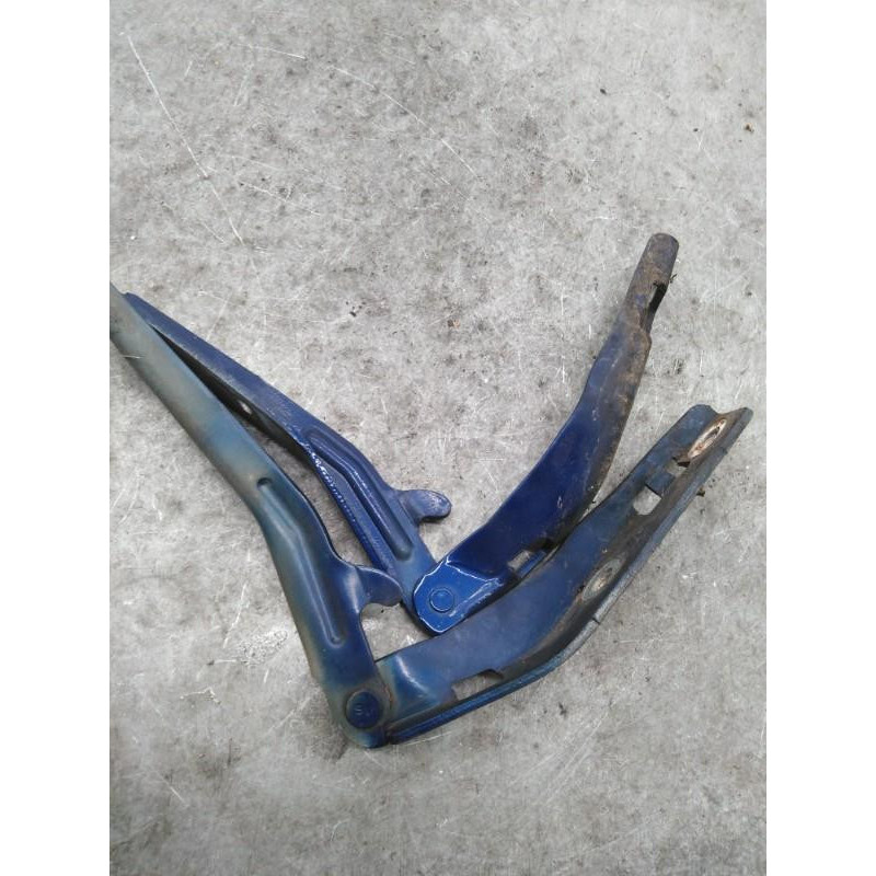 Charniere de capot PEUGEOT 206 Photo n°1