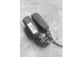 Attache ceinture arriere droit PEUGEOT 207 Photo n°1