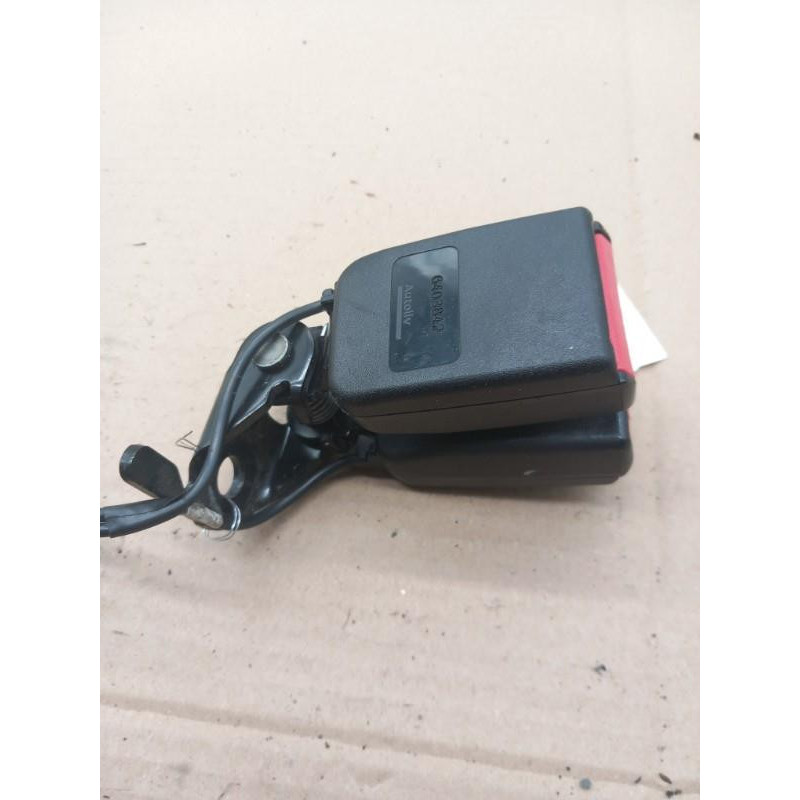 Attache ceinture arriere droit PEUGEOT 207 Photo n°1