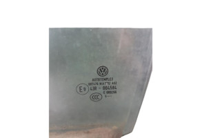 Vitre arriere gauche VOLKSWAGEN JETTA 3 Photo n°1