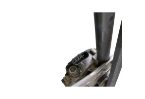 Moteur essuie glace avant MERCEDES CLASSE A 176 Photo n°2