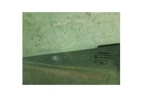 Vitre arriere droit VOLVO V 40 2 Photo n°1