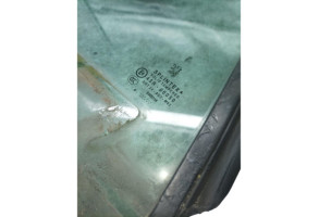 Vitre arriere droit PEUGEOT 206 Photo n°1