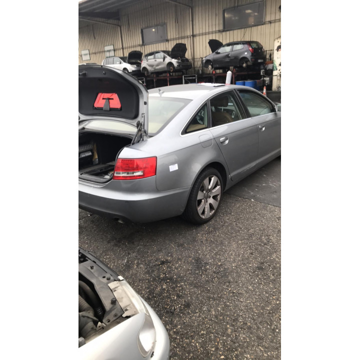 Verin de coffre AUDI A6 3 Photo n°4