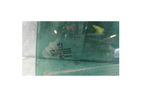 Vitre arriere gauche PEUGEOT 207 Photo n°2