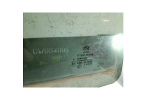 Vitre arriere droit PEUGEOT 208 1 Photo n°2