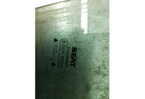 Vitre avant droit SEAT TOLEDO 2 Photo n°1