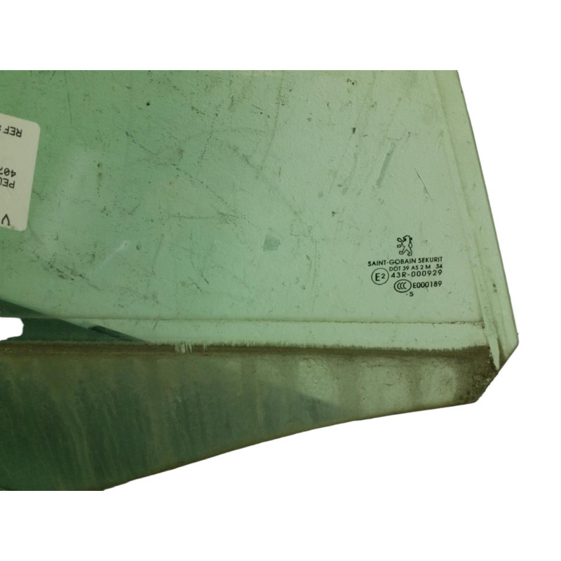 Vitre arriere droit PEUGEOT 407 Photo n°1