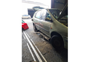 Charniere de capot RENAULT SCENIC 1 Photo n°9