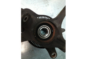 Pivot de moyeu avant gauche SUZUKI SWIFT 4 Photo n°2