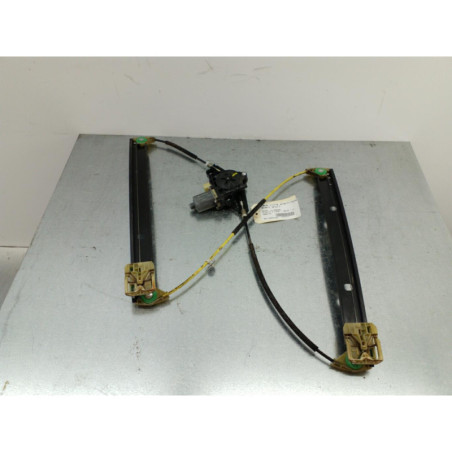 Leve vitre electrique avant droit SKODA OCTAVIA 3