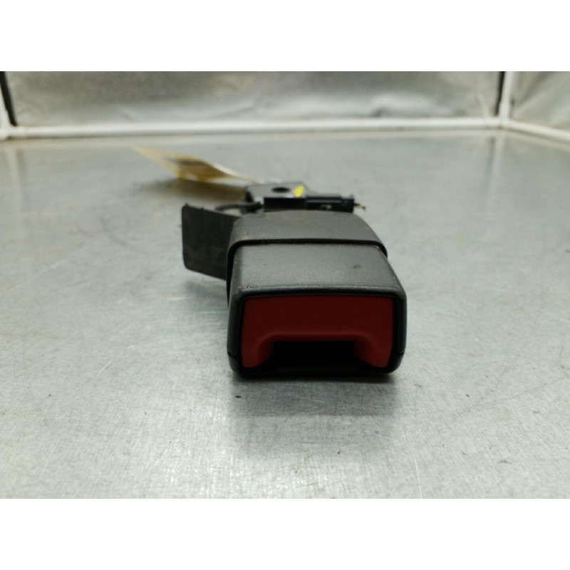 Attache ceinture arriere droit TOYOTA AVENSIS 3 Photo n°1