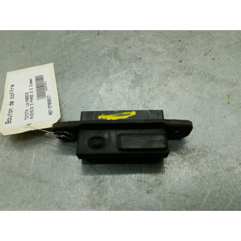 Bouton de coffre TOYOTA AVENSIS 3 Photo n°1