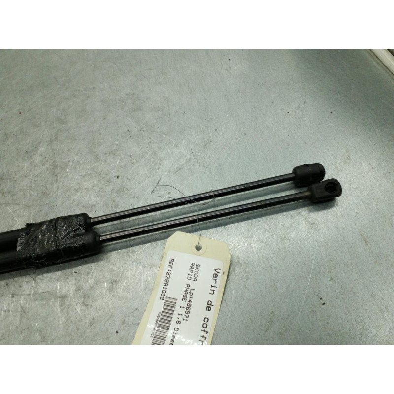 Verin de coffre SKODA RAPID Photo n°1