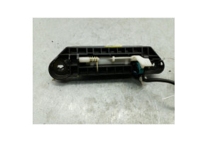 Bouton de coffre TOYOTA AVENSIS VERSO Photo n°2