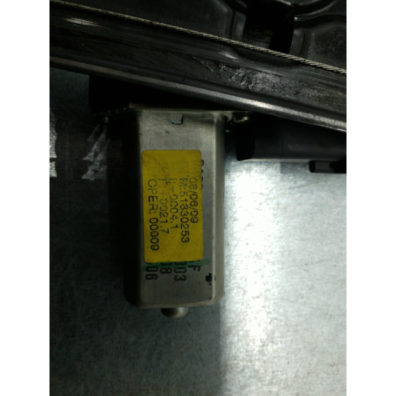 Leve vitre electrique avant droit LANCIA DELTA 3 Photo n°1