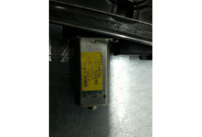 Leve vitre electrique avant droit LANCIA DELTA 3 Photo n°1