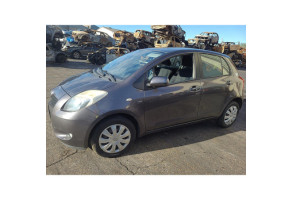 Verin de coffre TOYOTA YARIS 2 Photo n°2