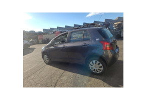 Verin de coffre TOYOTA YARIS 2 Photo n°9