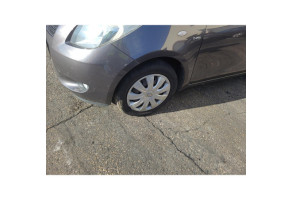 Verin de coffre TOYOTA YARIS 2 Photo n°11