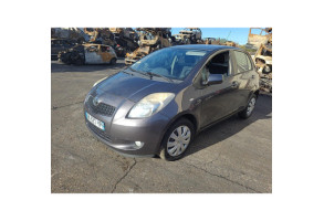 Verin de coffre TOYOTA YARIS 2 Photo n°16