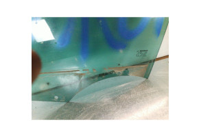 Vitre arriere gauche RENAULT CLIO 3 Photo n°1