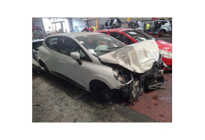 Feu arriere stop central RENAULT CLIO 4 Photo n°9