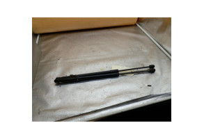 Verin de coffre MAZDA 2 2 Photo n°2
