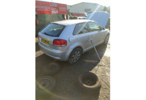 Verin de coffre AUDI A3 2 Photo n°5