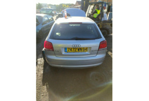 Verin de coffre AUDI A3 2 Photo n°8
