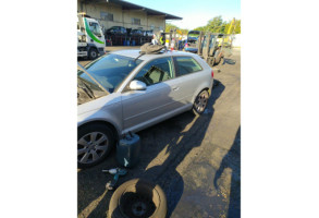 Verin de coffre AUDI A3 2 Photo n°9