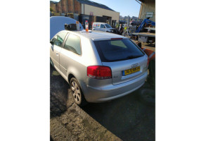 Verin de coffre AUDI A3 2 Photo n°11