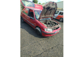 Verin de coffre PEUGEOT 106 Photo n°4