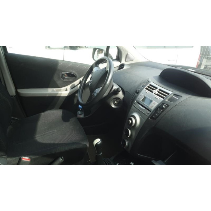 Poignee porte avant gauche TOYOTA YARIS 2 Photo n°4