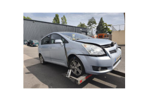 Pare choc arriere TOYOTA COROLLA VERSO 2 Photo n°9