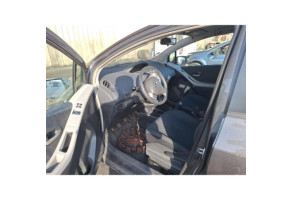 Pare choc avant TOYOTA YARIS 2 Photo n°18