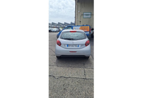 Feu arriere stop central PEUGEOT 208 1 Photo n°7