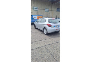 Feu arriere stop central PEUGEOT 208 1 Photo n°13