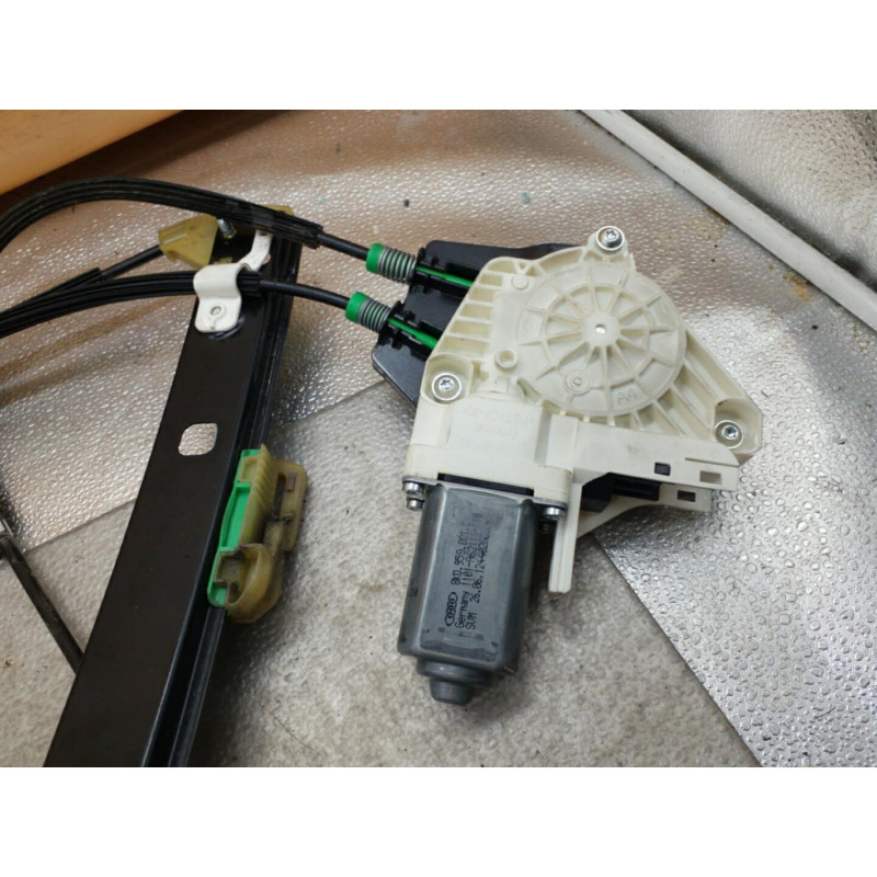 Leve vitre electrique avant gauche AUDI A1 1 Photo n°1