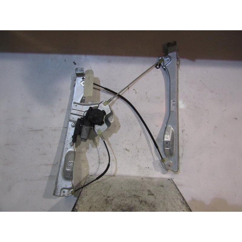 Leve vitre electrique arriere droit RENAULT CLIO 3 Photo n°1
