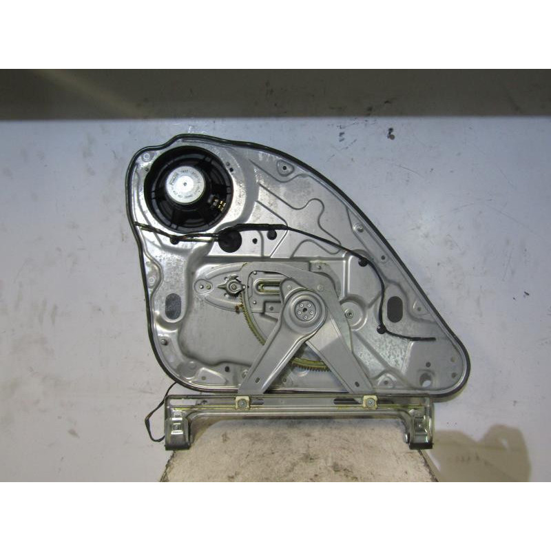 Leve vitre electrique arriere droit FORD FOCUS 2 Photo n°1