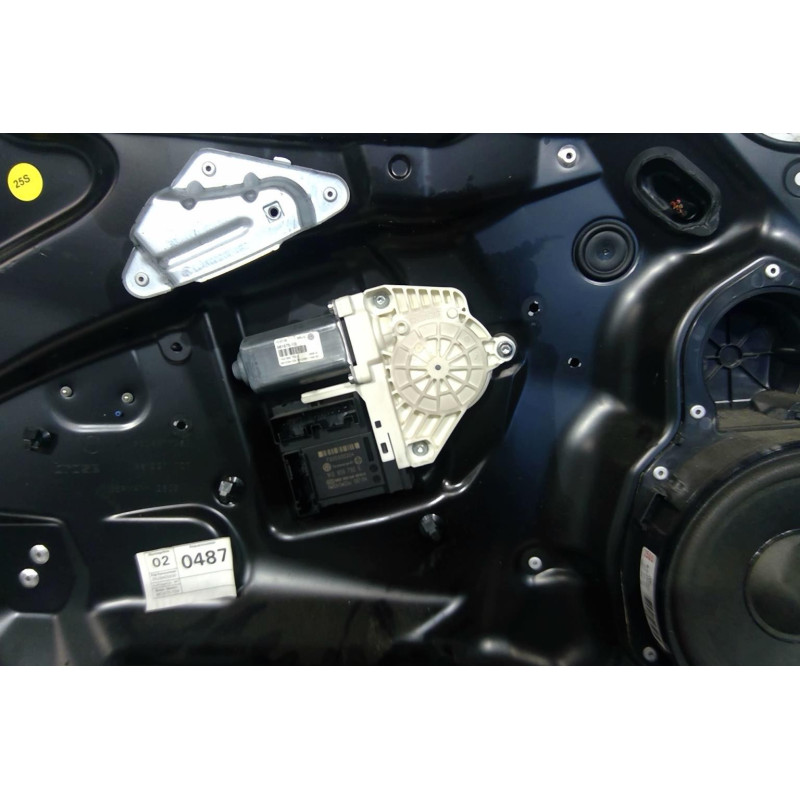 Leve vitre electrique avant gauche VOLKSWAGEN PASSAT 7 Photo n°1