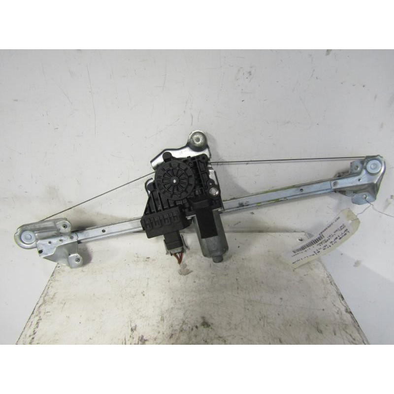 Leve vitre electrique arriere droit OPEL ZAFIRA B Photo n°1